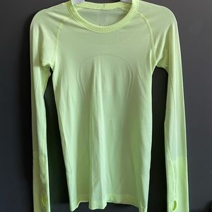 Long sleeve Lululemon workout top!